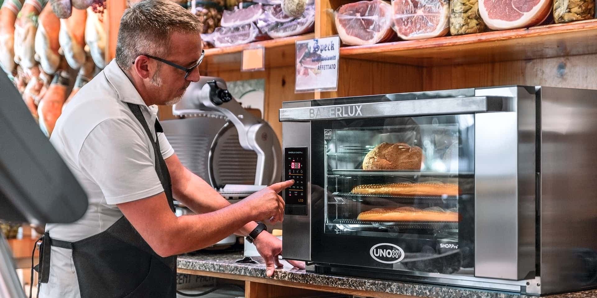 תנור BAKERLUX SHOP.Pro LED לחזיתות קונדיטוריה